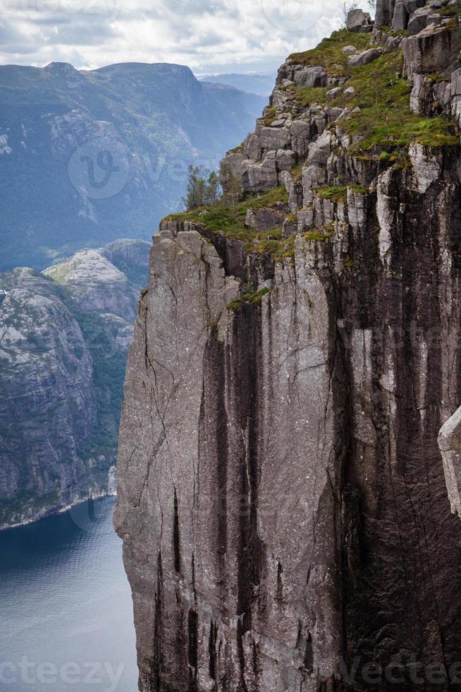 coloridas escenas de montaña en noruega. hermoso paisaje de noruega, escandinavia. paisaje de montaña de noruega. naturaleza en verano. foto