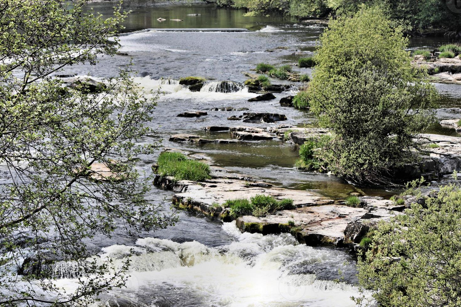 una vista del río dee en llangollen en gales foto