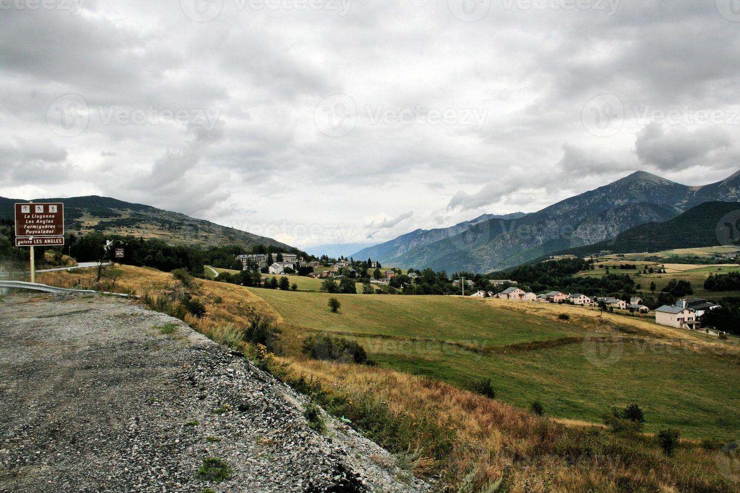una vista de los pirineos desde el lado francés foto