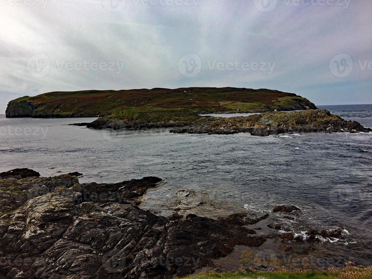 una vista de la isla de man cerca de port erin foto