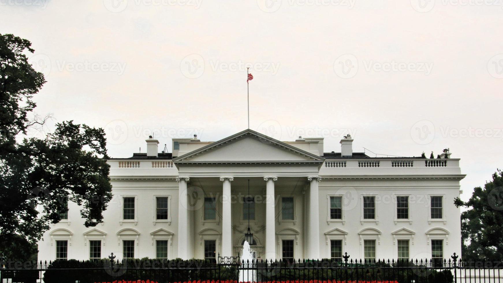 una vista de la casa blanca en washington dc foto