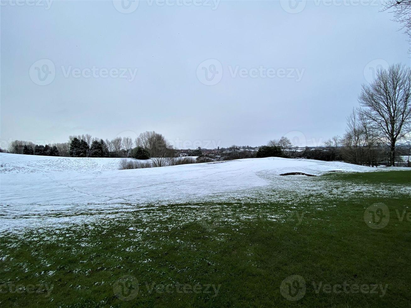 una vista de la campiña de whitchurch en la nieve foto