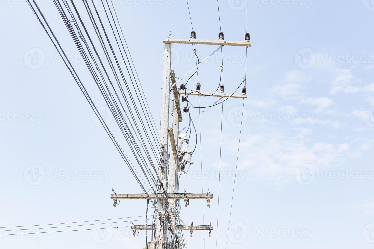 postes de energía y líneas eléctricas foto