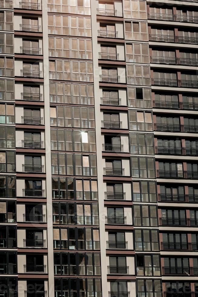 edificio de oficinas y viviendas foto