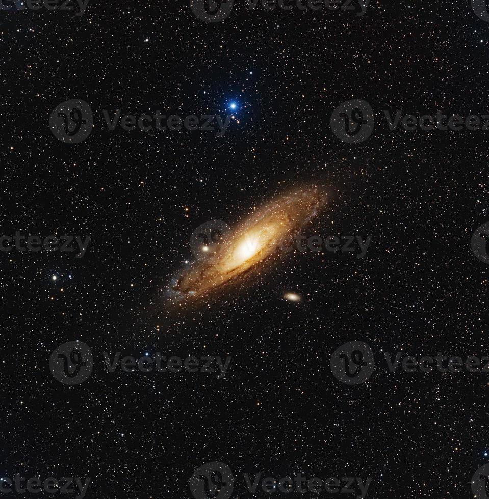 campo amplio de la galaxia andrómeda fotografiada a través de los telescopios robóticos remotos del telescopio en vivo, nuestro objeto galáctico vecino en un cielo oscuro y profundo foto