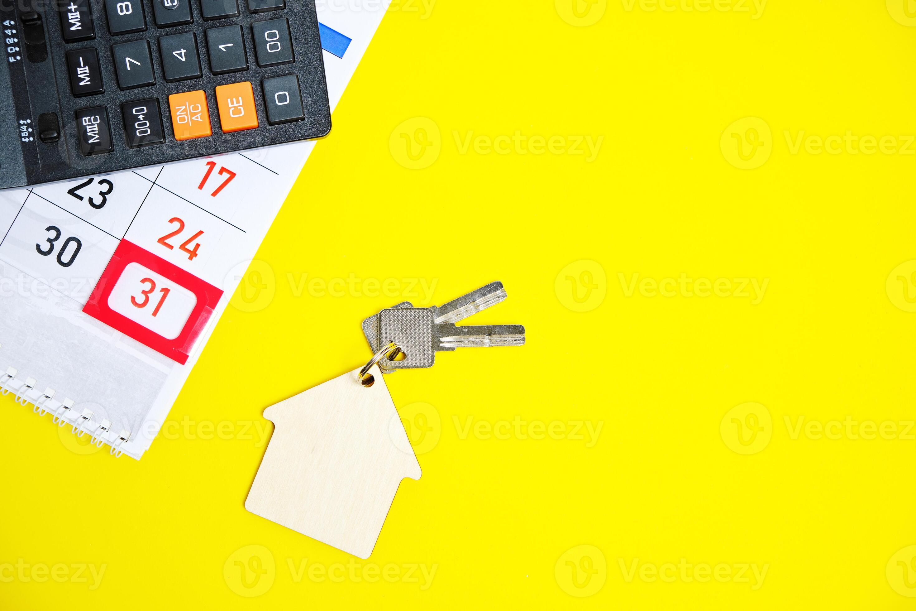 calendar-end-of-the-month-calculator-keys-to-a-house-or-apartment-on-a