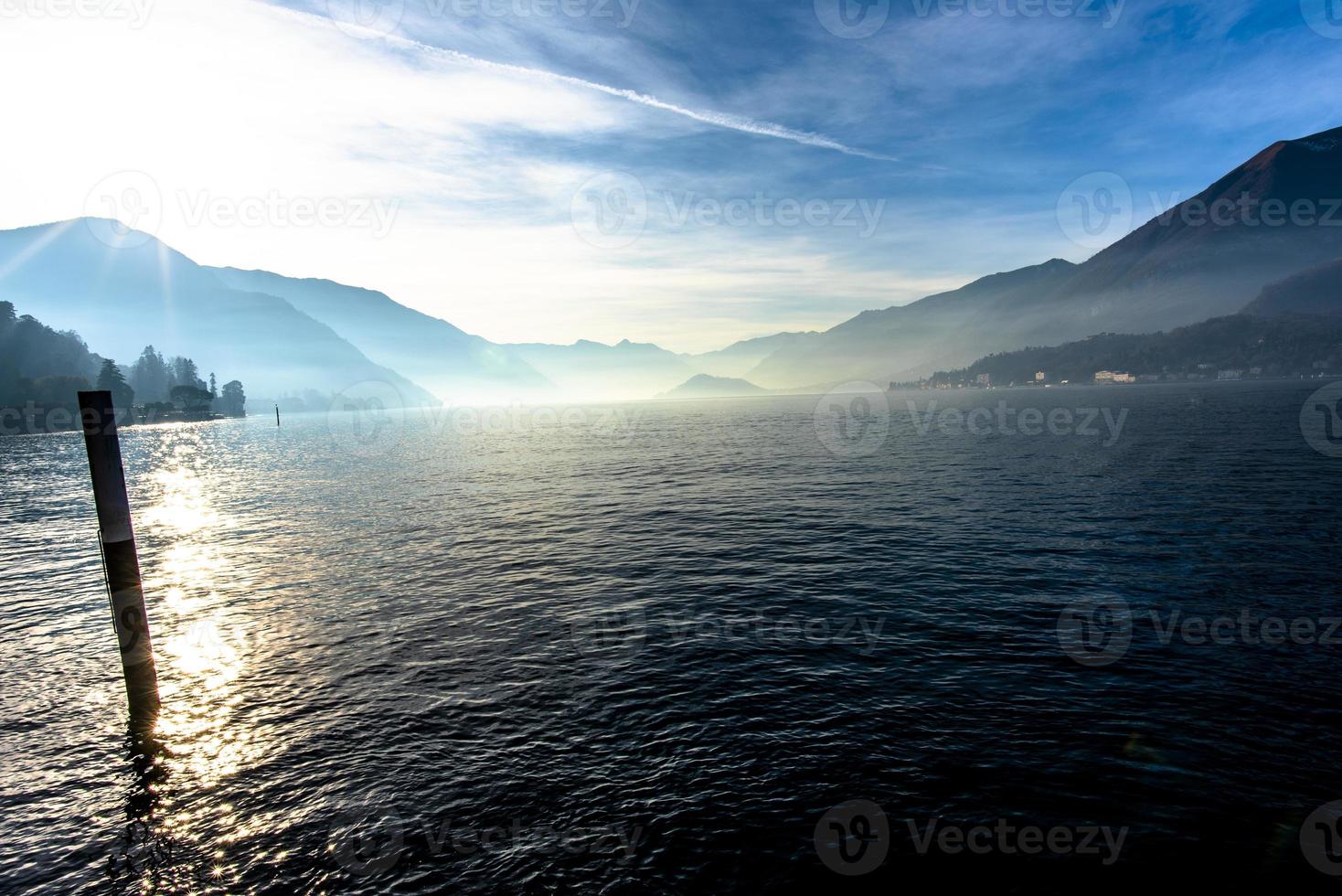 2021 12 30 Bellagio lake and mountains 1 photo