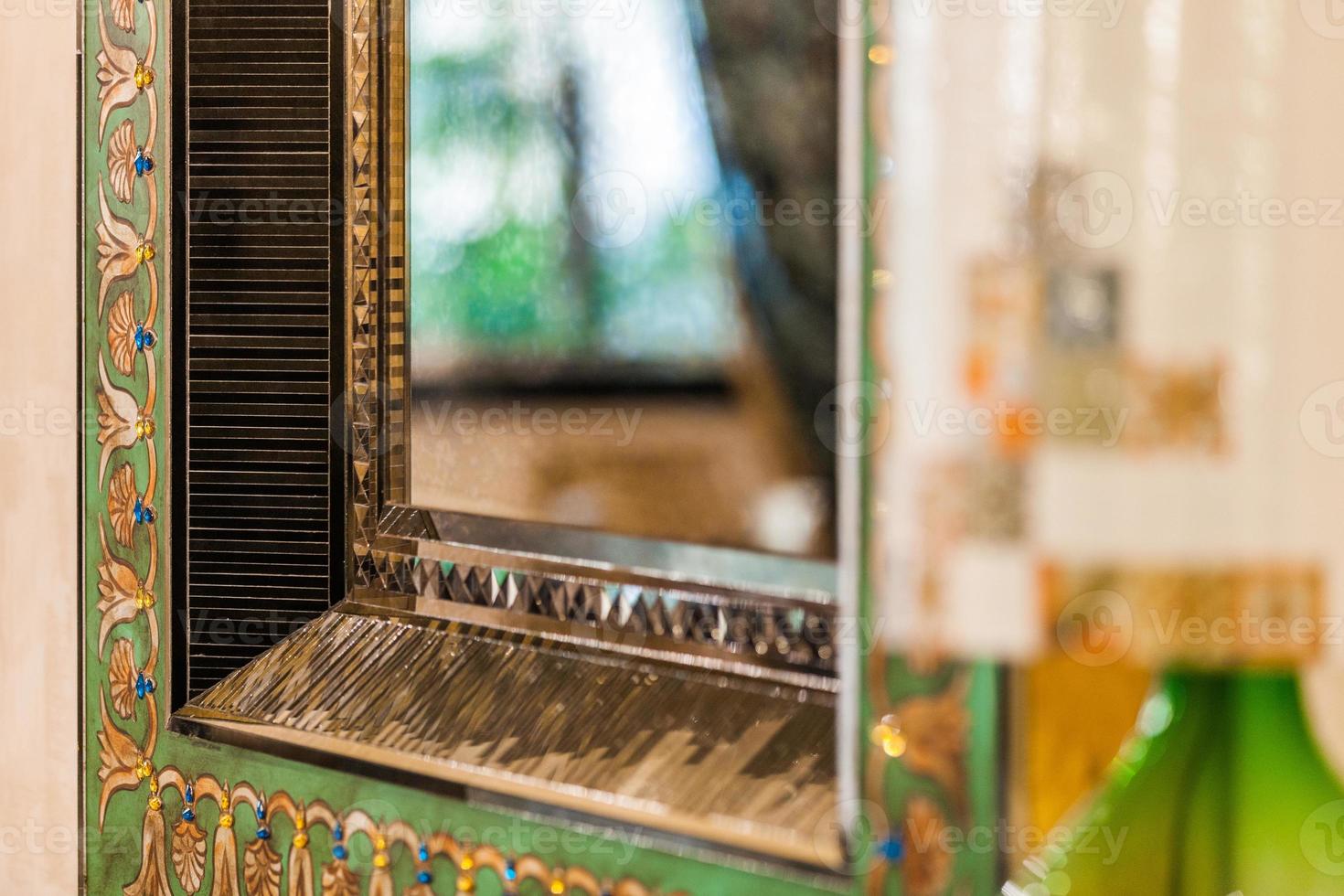 decoration around a mirror photo