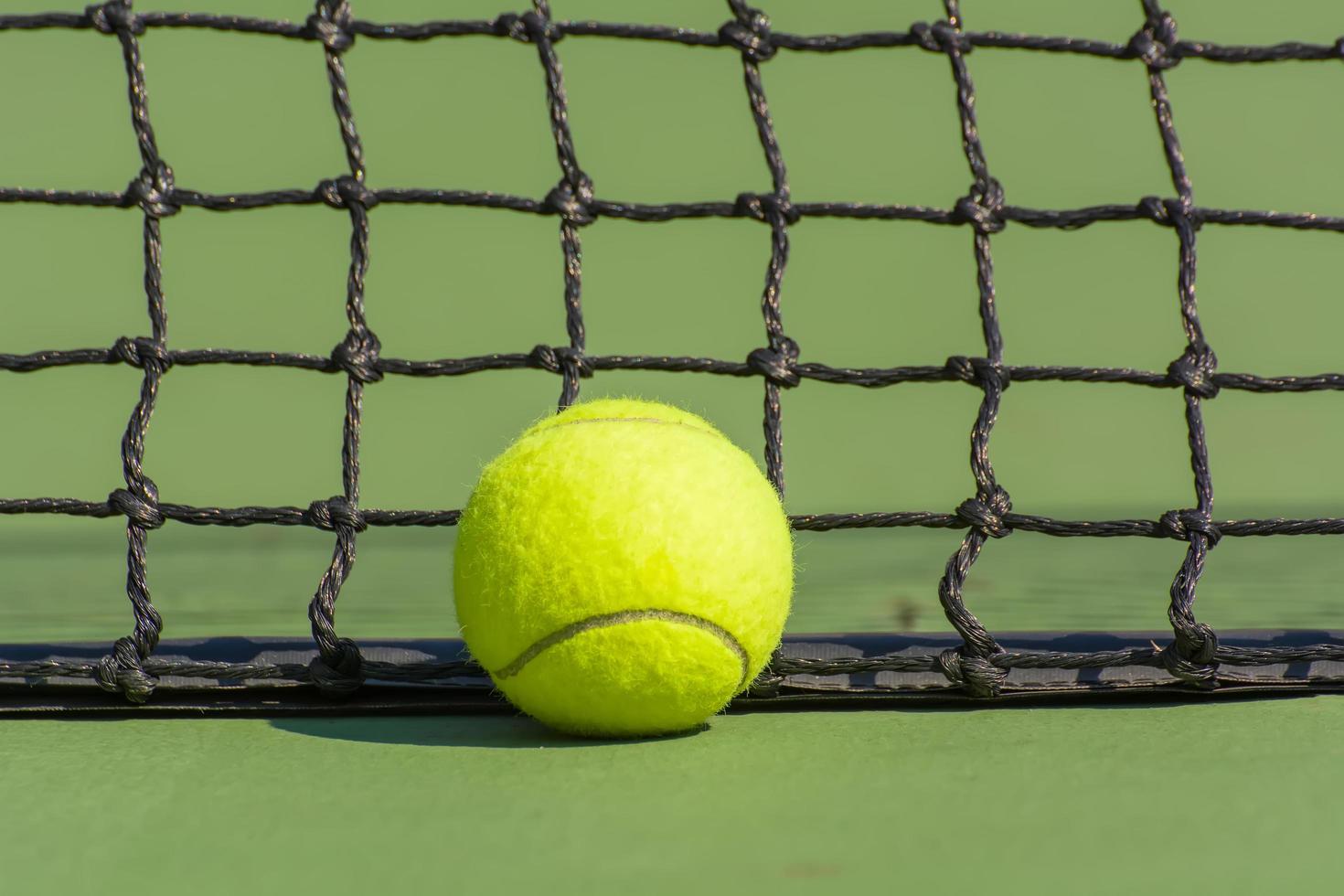 pelota de tenis verde foto