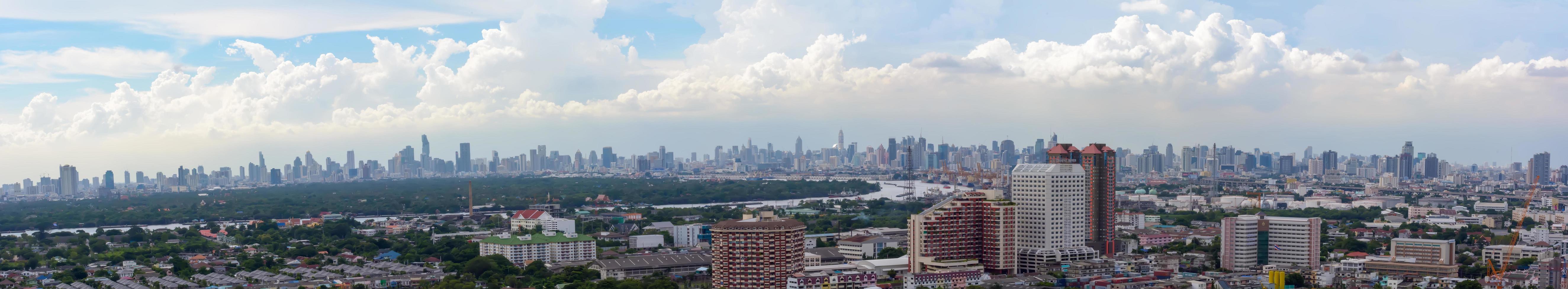 ver panorama parque bangkajao y muchos edificios foto