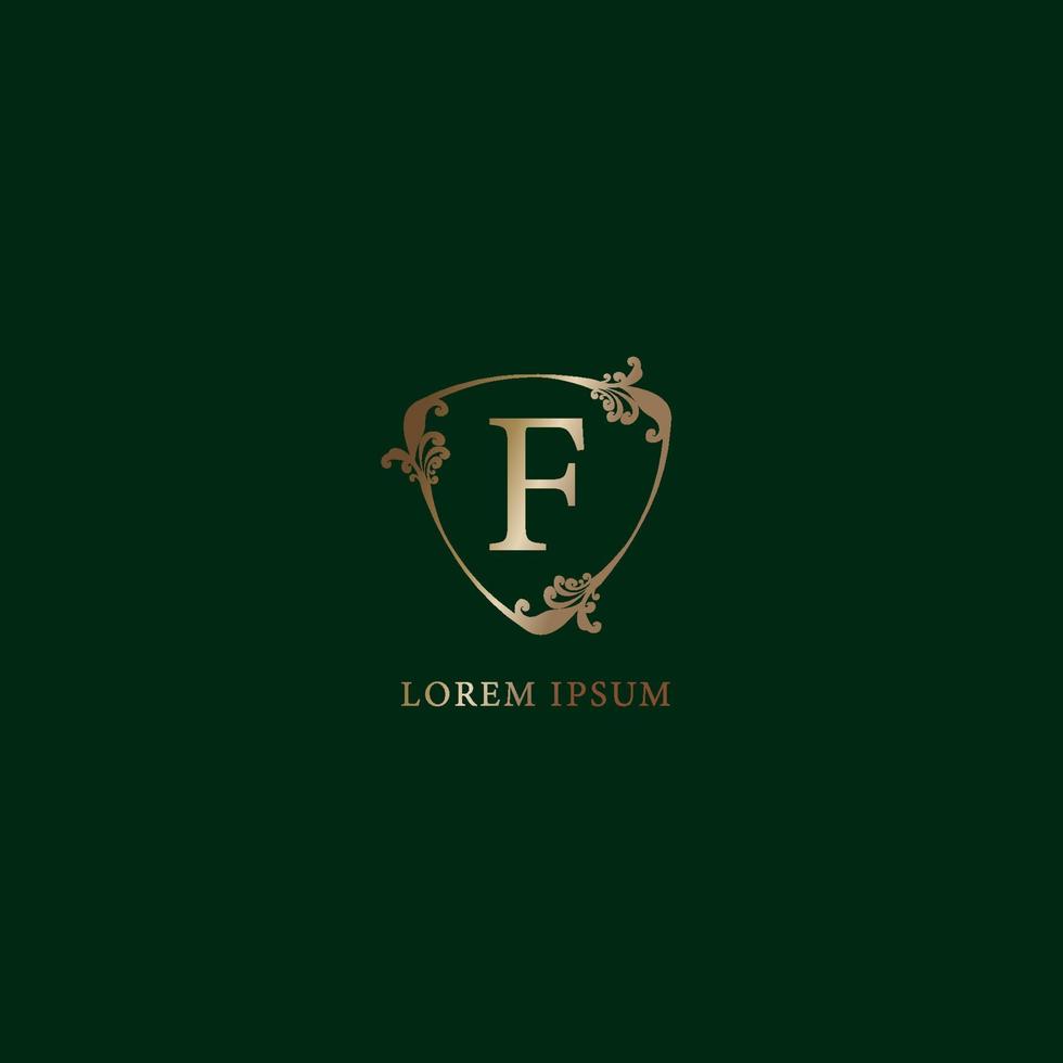 plantilla de diseño de logotipo alfabético de letra f. ilustración de signo de escudo floral decorativo de oro de lujo aislado sobre fondo verde oscuro. concepto de logotipo de seguro vector