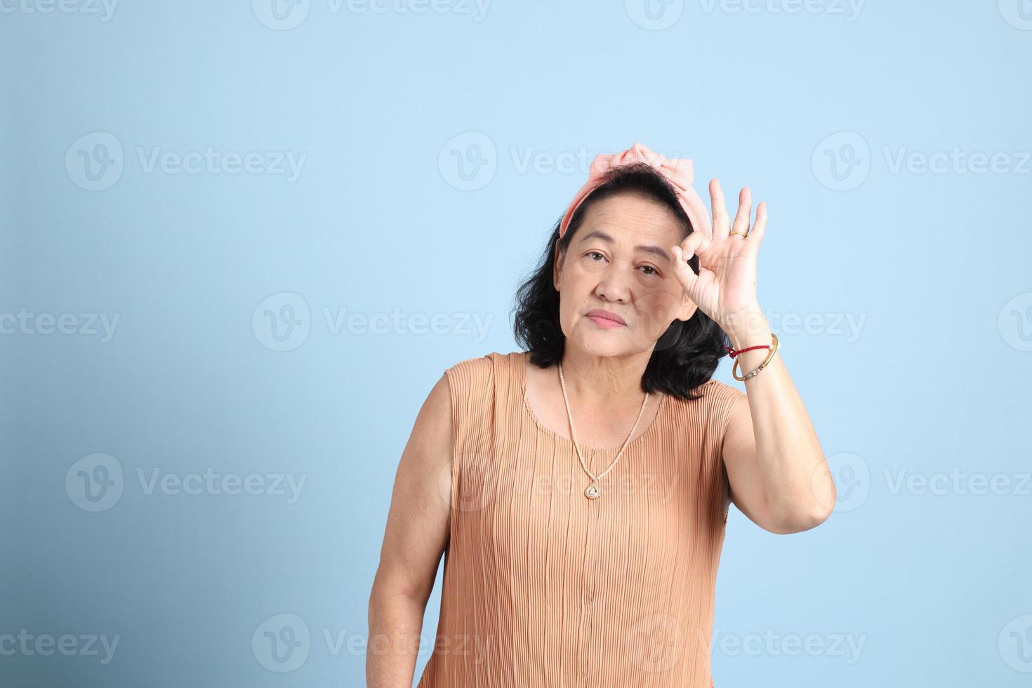 mujer asiática senior foto