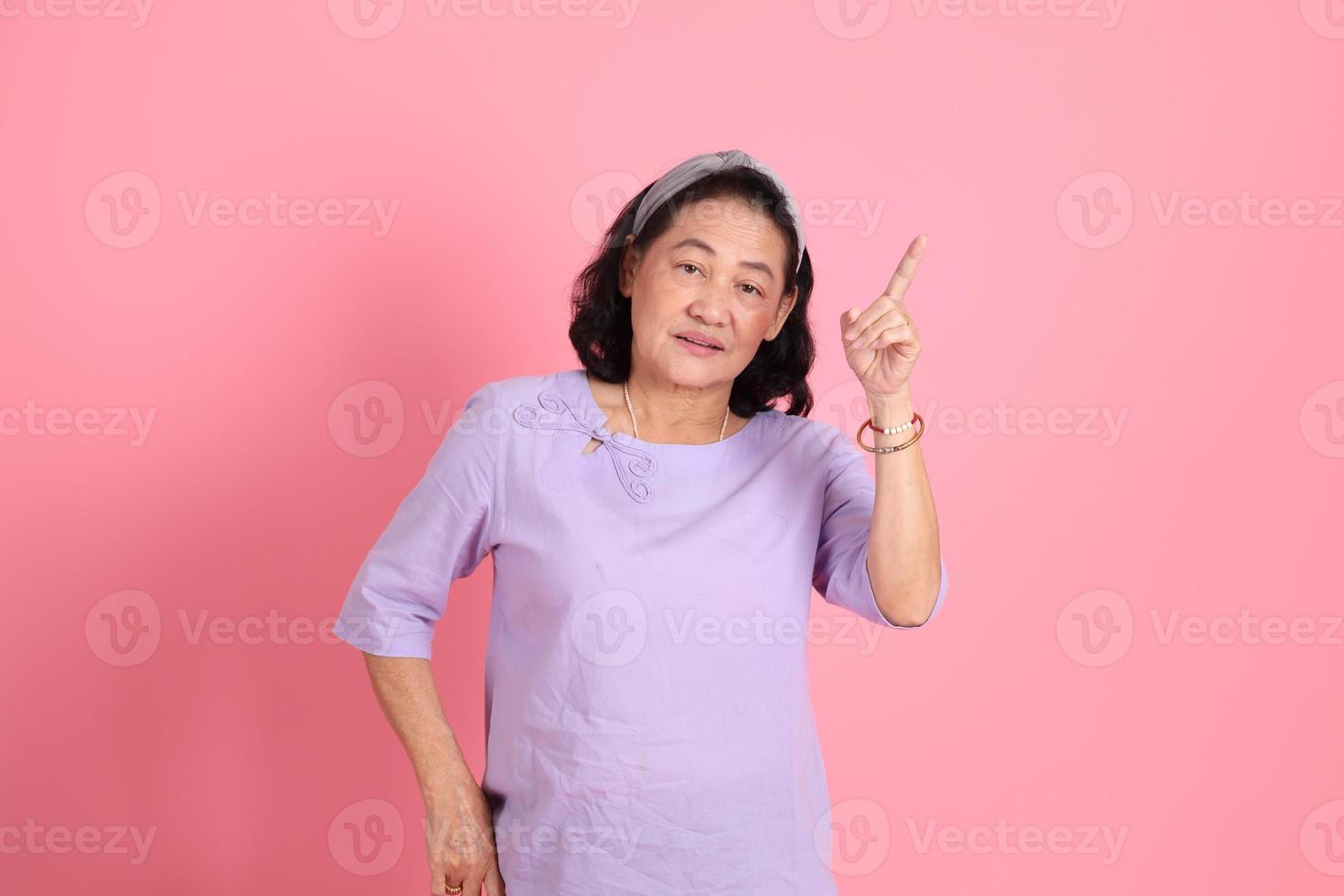 mujer asiática senior foto