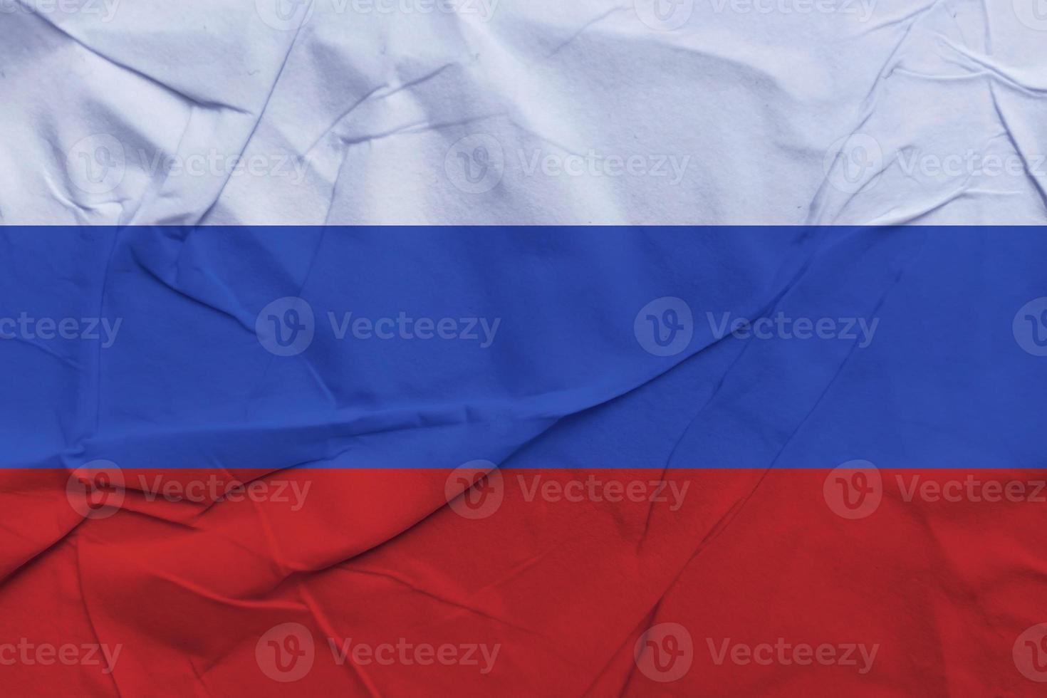 bandera rusa hecha de papel arrugado foto