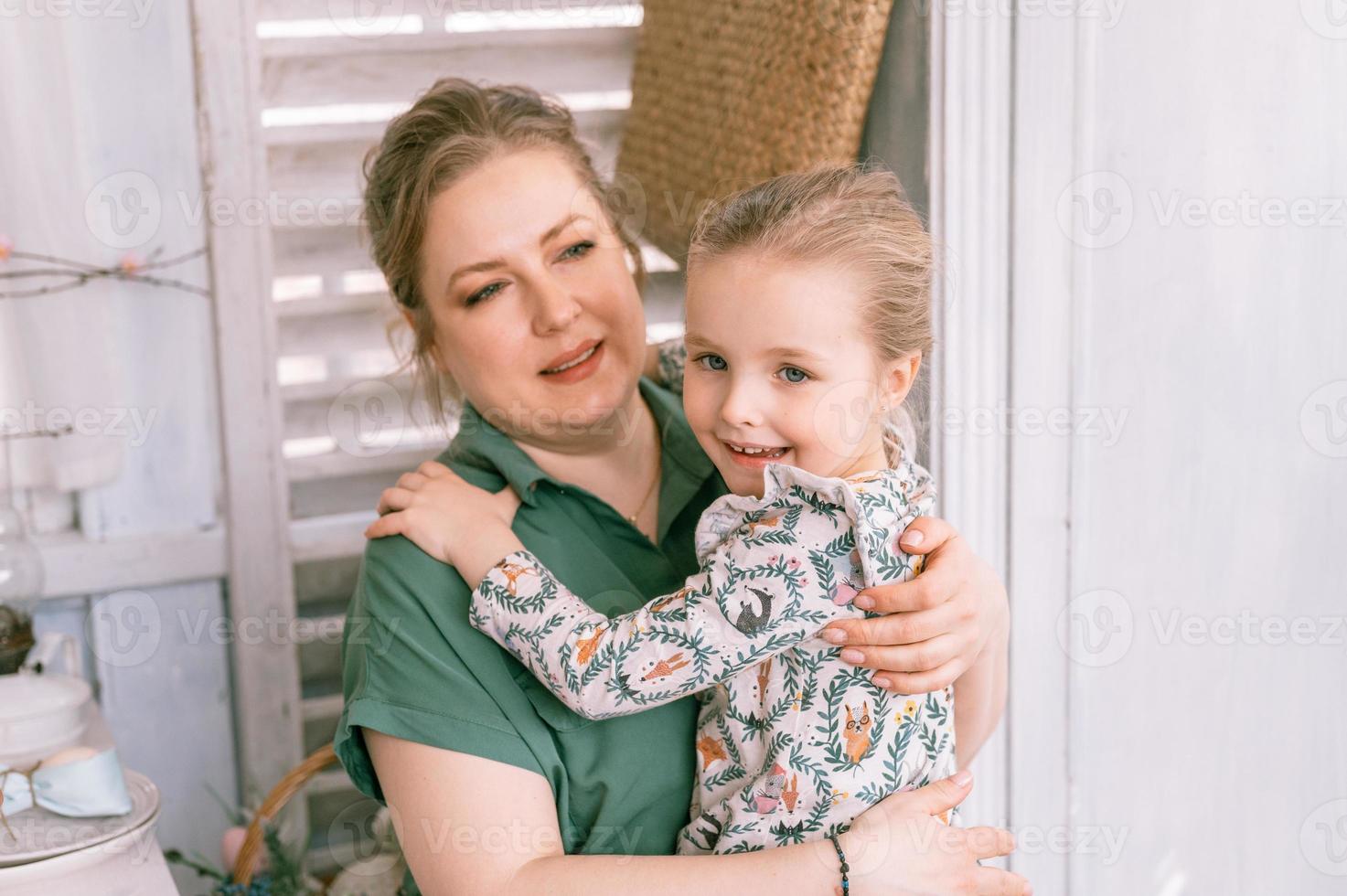 mother mom kid daughter arm photo