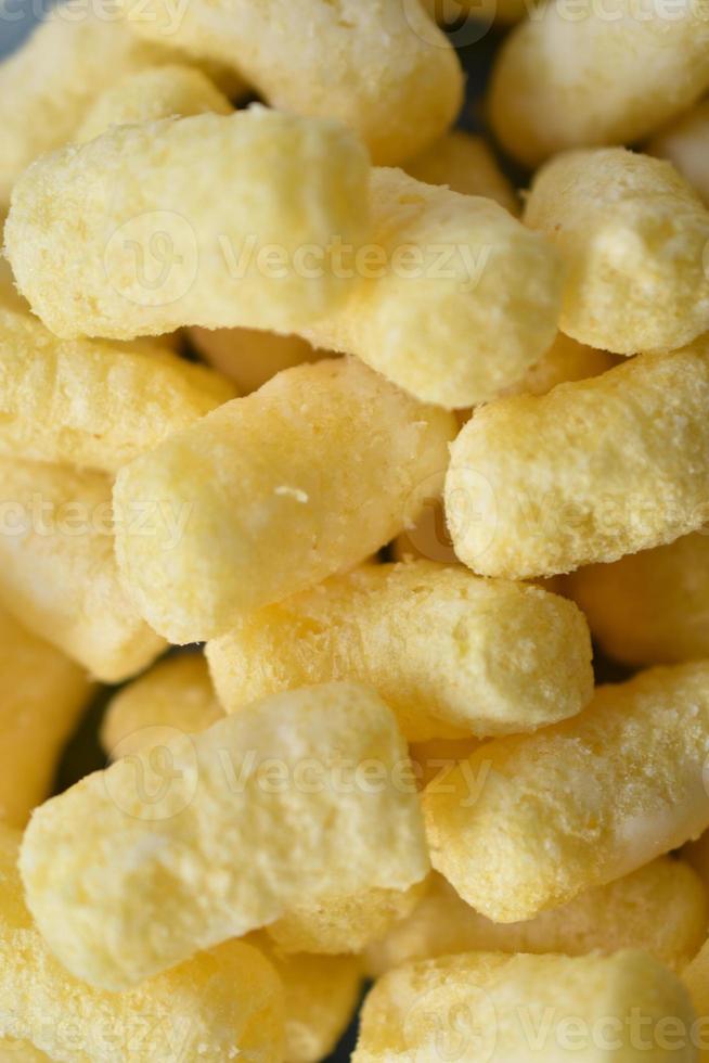 palos de maíz amarillo azúcar en un plato foto