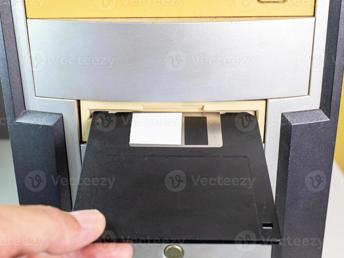 Hold the Floppy A disc and insert the reader. to read and write data It's technology old that have been used for a long time The disc will be less. has a square shape Must press a button to remove photo