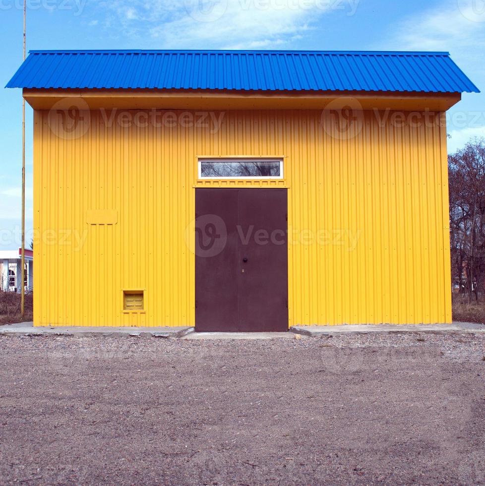 edificio azul amarillo foto