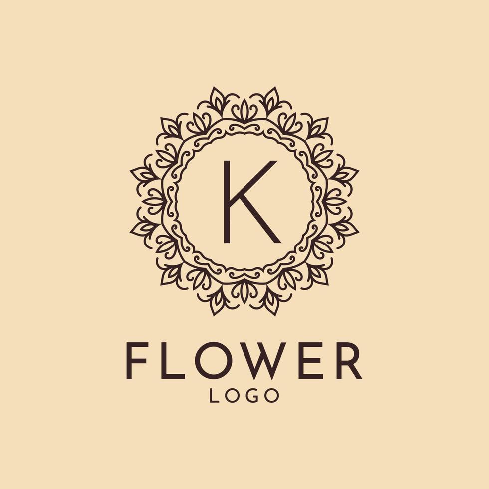 letra k decoración de círculo de flores para spa, salón, hotel, floristería, marca femenina vector