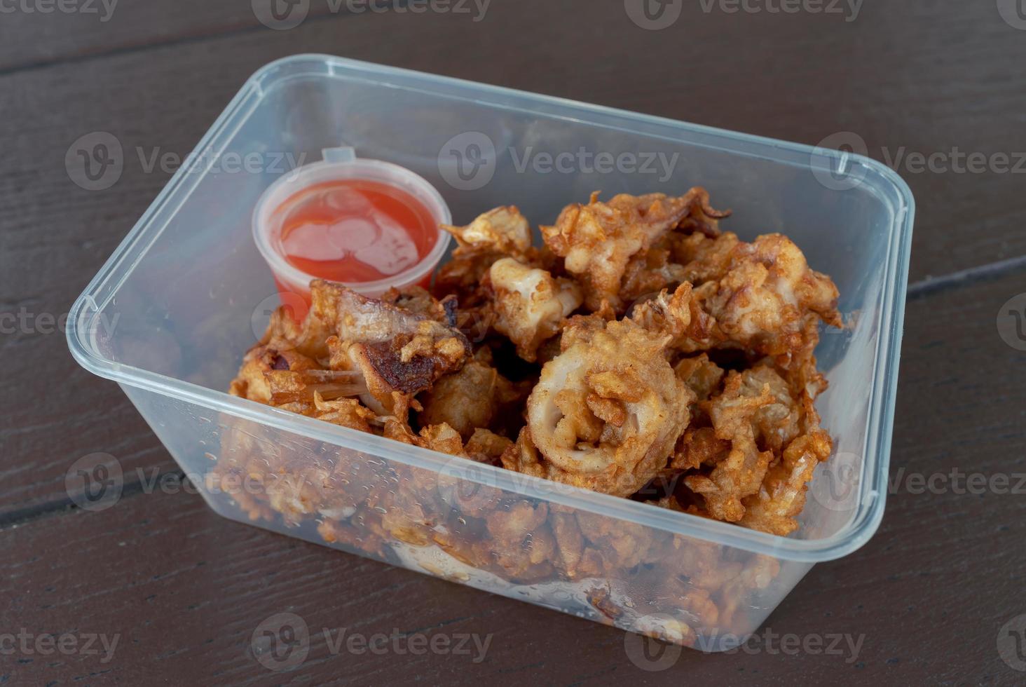 deep crispy fried sliced squid with garlic served in take away