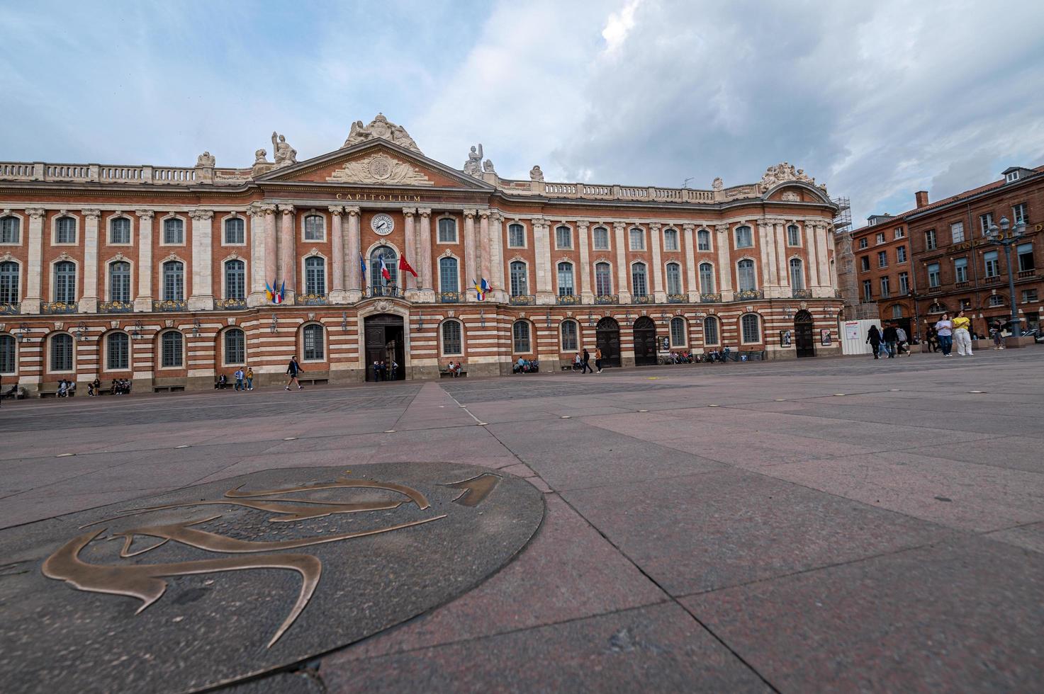 tolosa, francia. 4 de mayo de 2022. edificio del capitolio de la ciudad de toulouse en el verano de 2022. foto