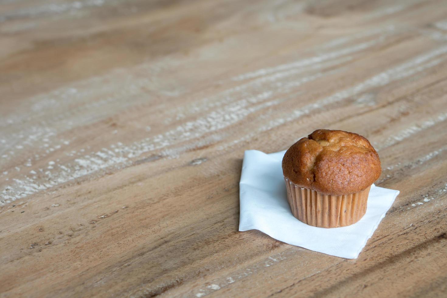 pastel de plátano en la mesa foto