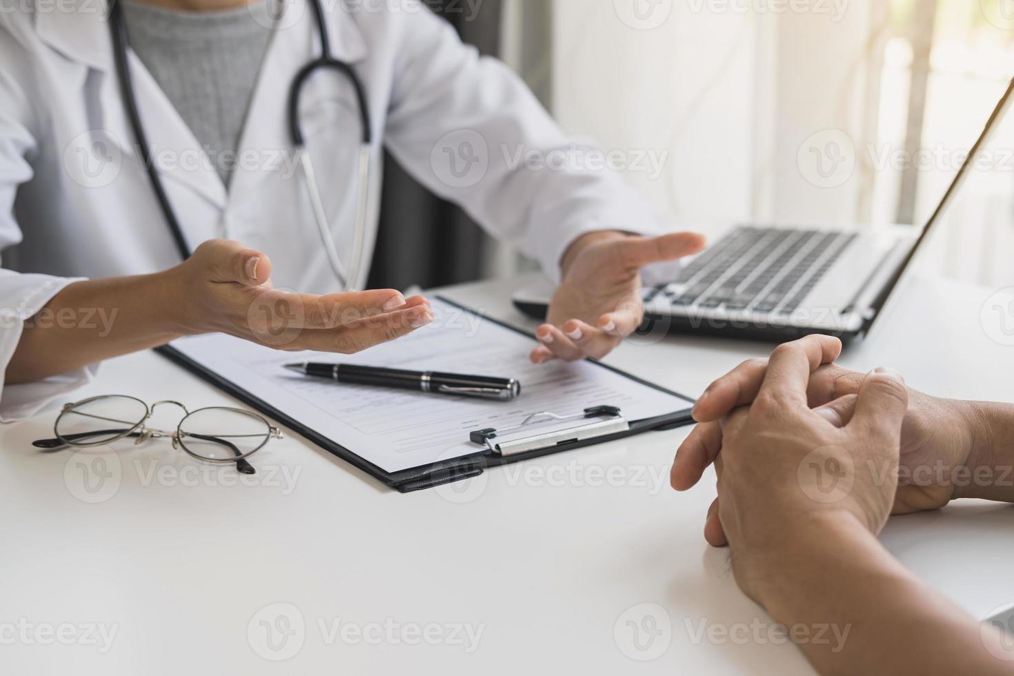 Professional medical doctor consulting her patient at hospital, Healthcare concept photo