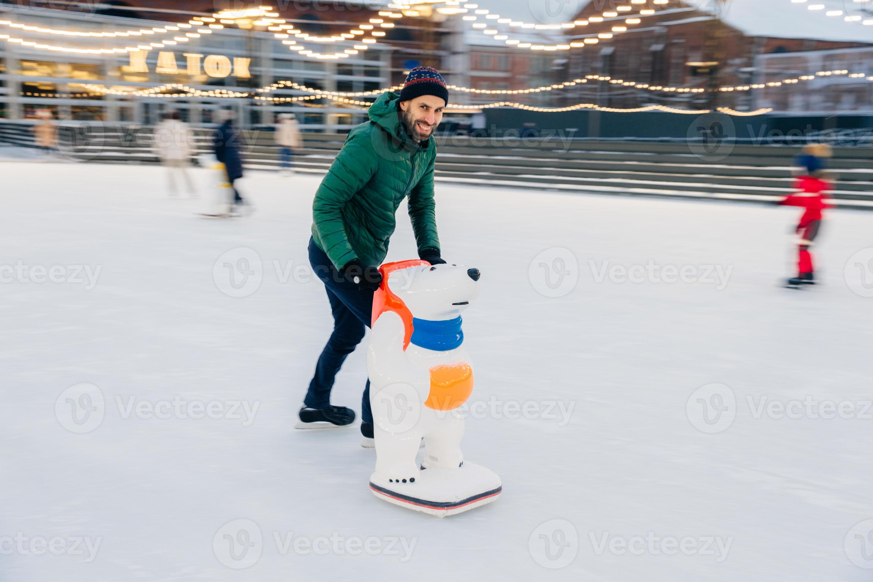 Go skating перевод. Каток в чикаго. skating aids.