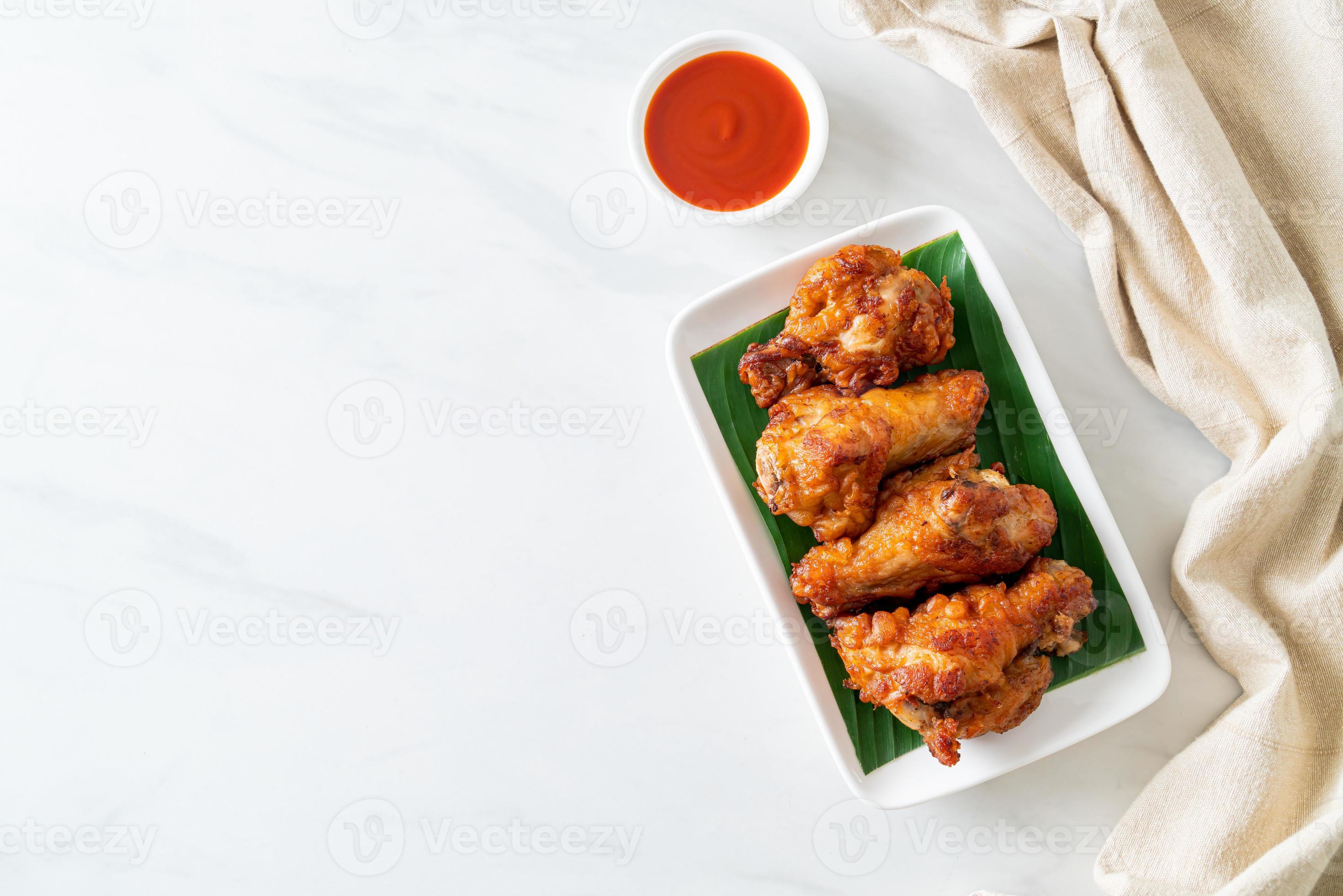 Crispy Fried Chicken with Fish Sauce 8074402 Stock Photo at Vecteezy