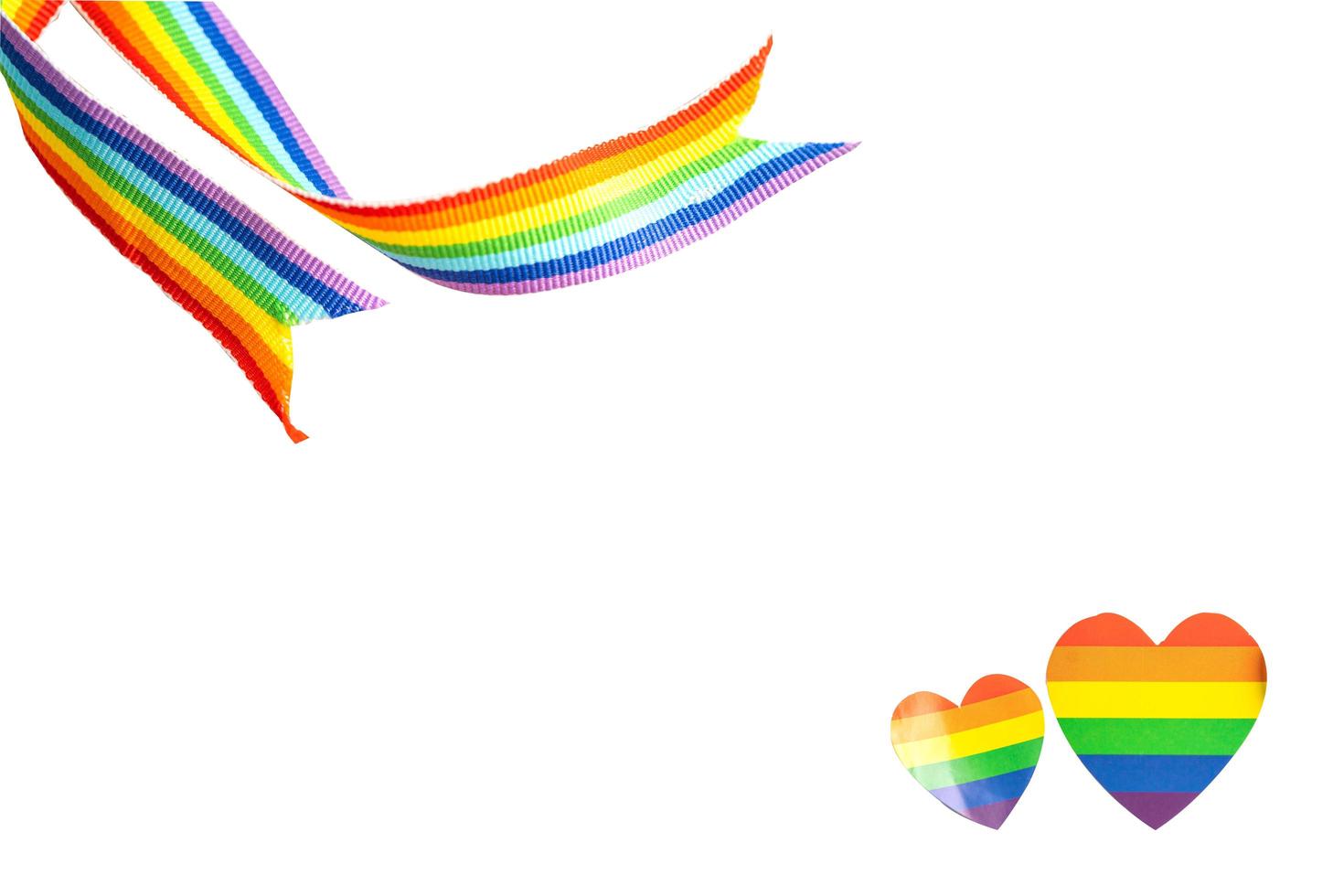Bandera de colores del arco iris lgbt, corazón y cinta con espacio para copiar, símbolo de lesbianas, gays, bisexuales, transgénero, derechos humanos, tolerancia y paz. foto