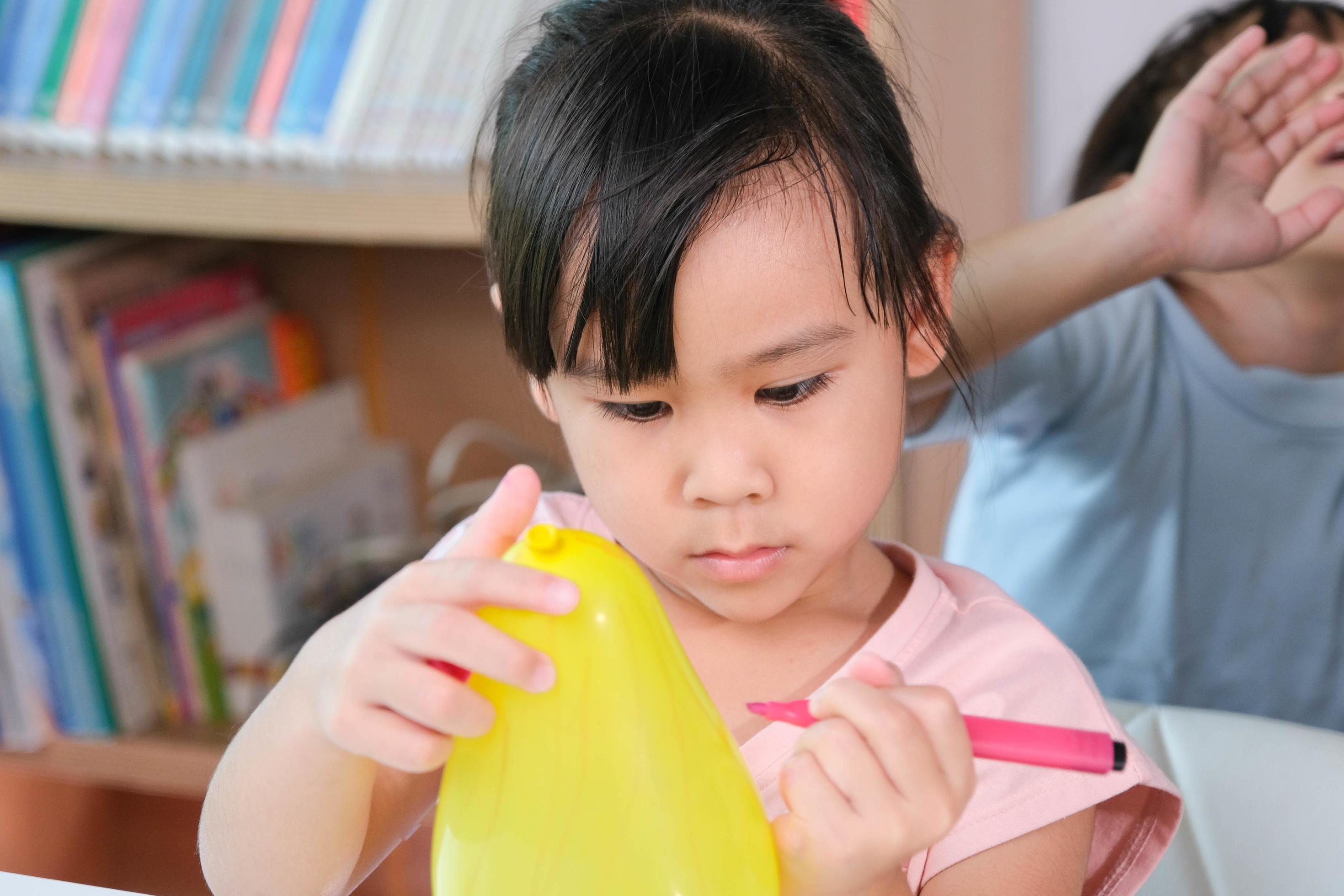 Little Girl Is Learning And Doing Electrostatic Science Experiments little-girl-is-learning-and-doing-electrostatic-science-experiments
