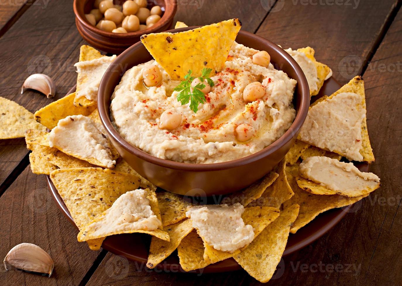 Healthy homemade hummus with olive oil and pita chips 8093962 Stock