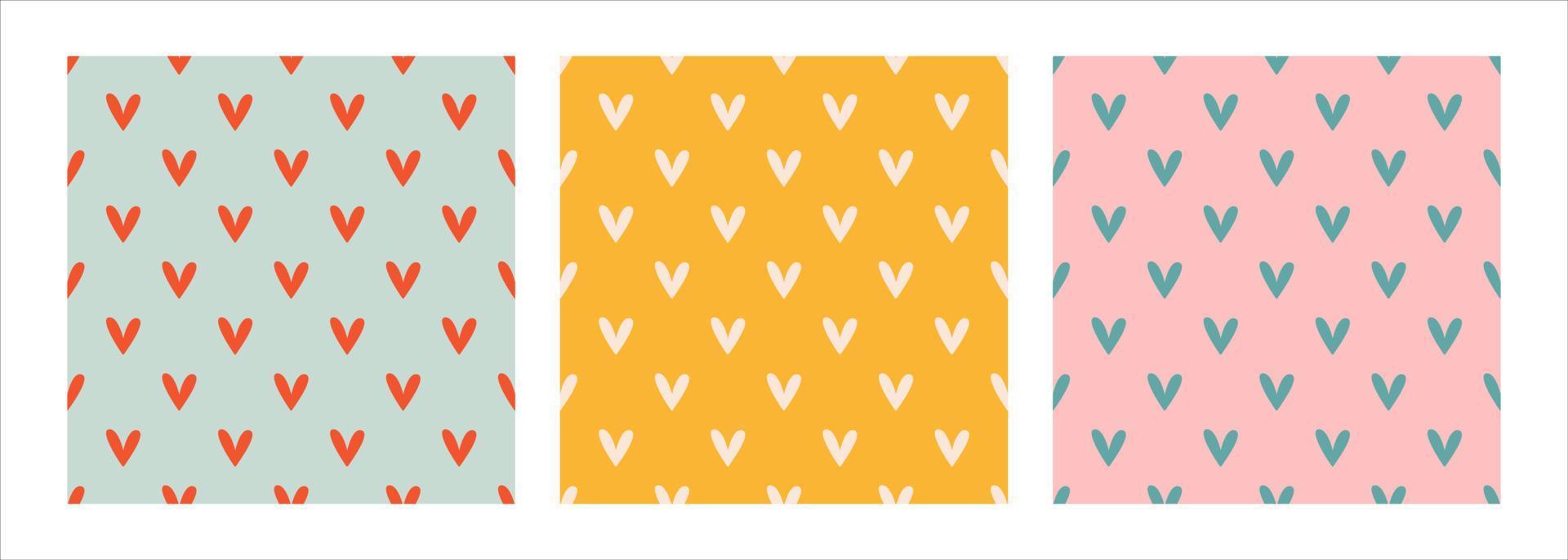 conjunto de tres lindos patrones sin fisuras con un pequeño corazón simple. corazones coloridos dibujados a mano de moda. día de san valentín, concepto de amor. diseño repetible minimalista para papelería, textil, diseño web vector