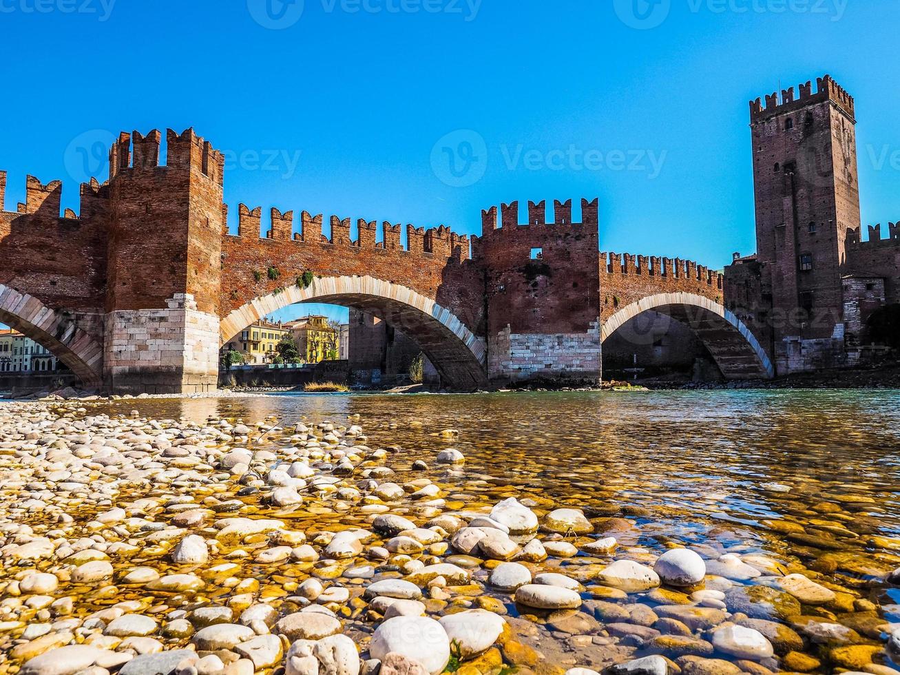 hdr puente castelvecchio también conocido como puente scaliger en verona foto