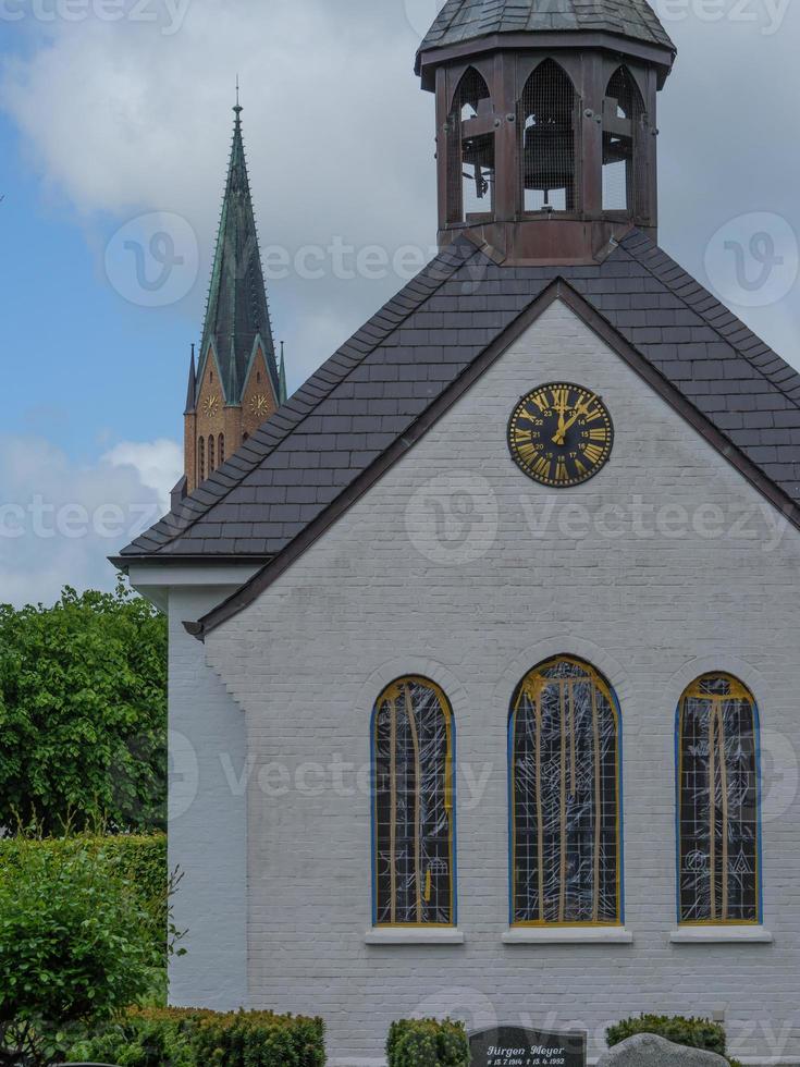 ciudad de schleswig con el pueblo de holm foto