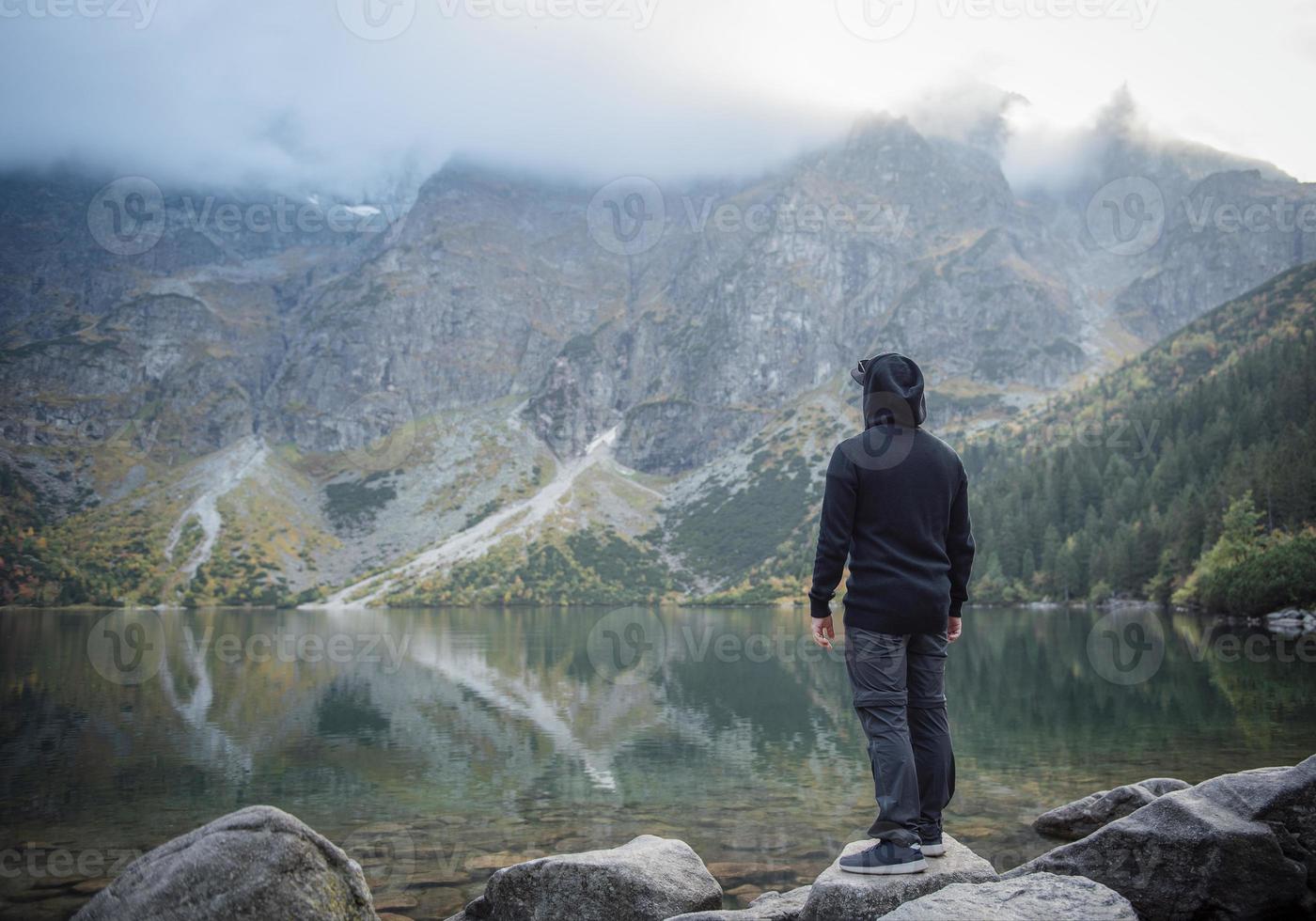 senderismo hombre viajar estilo de vida al aire libre. foto