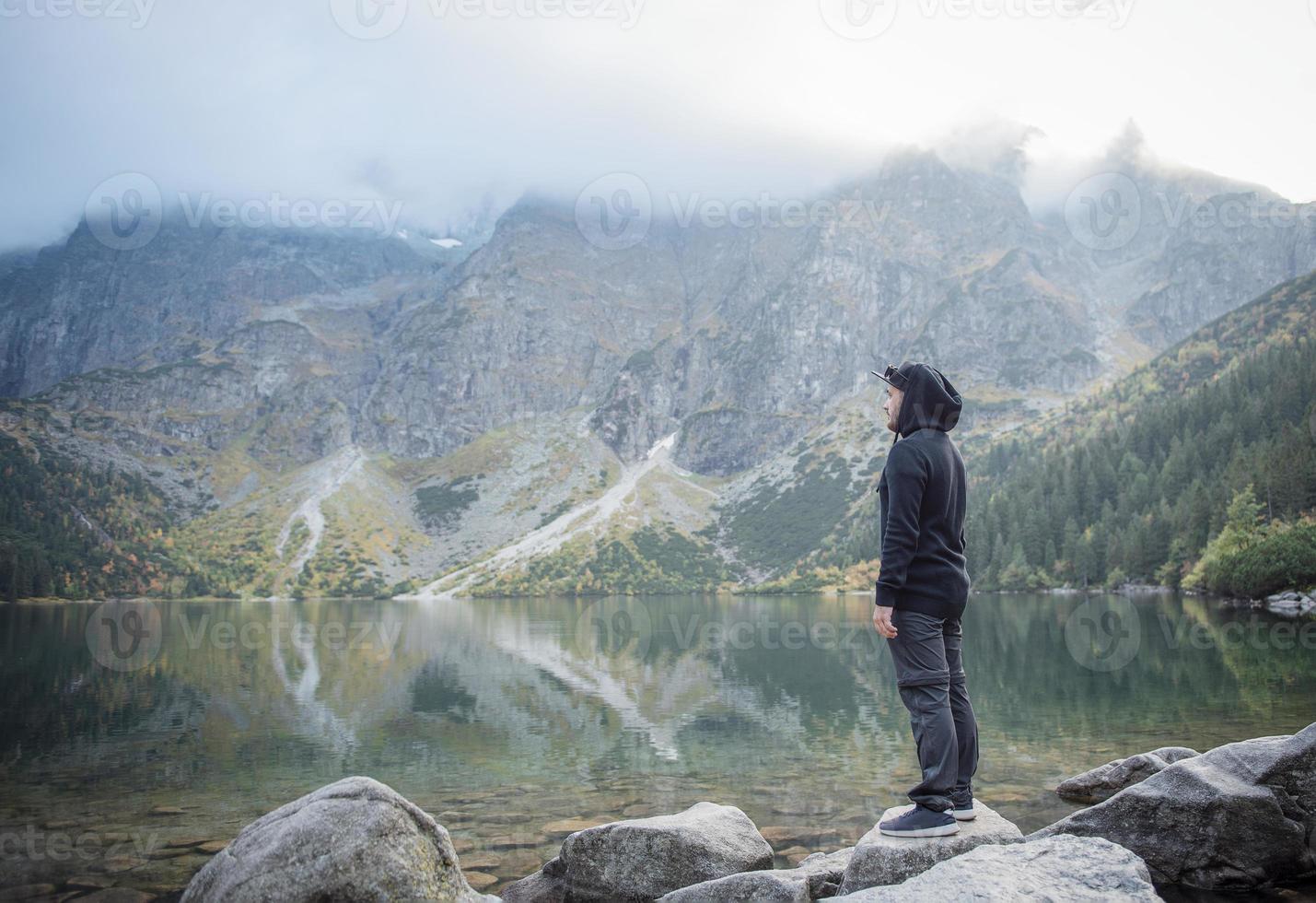 senderismo hombre viajar estilo de vida al aire libre. foto