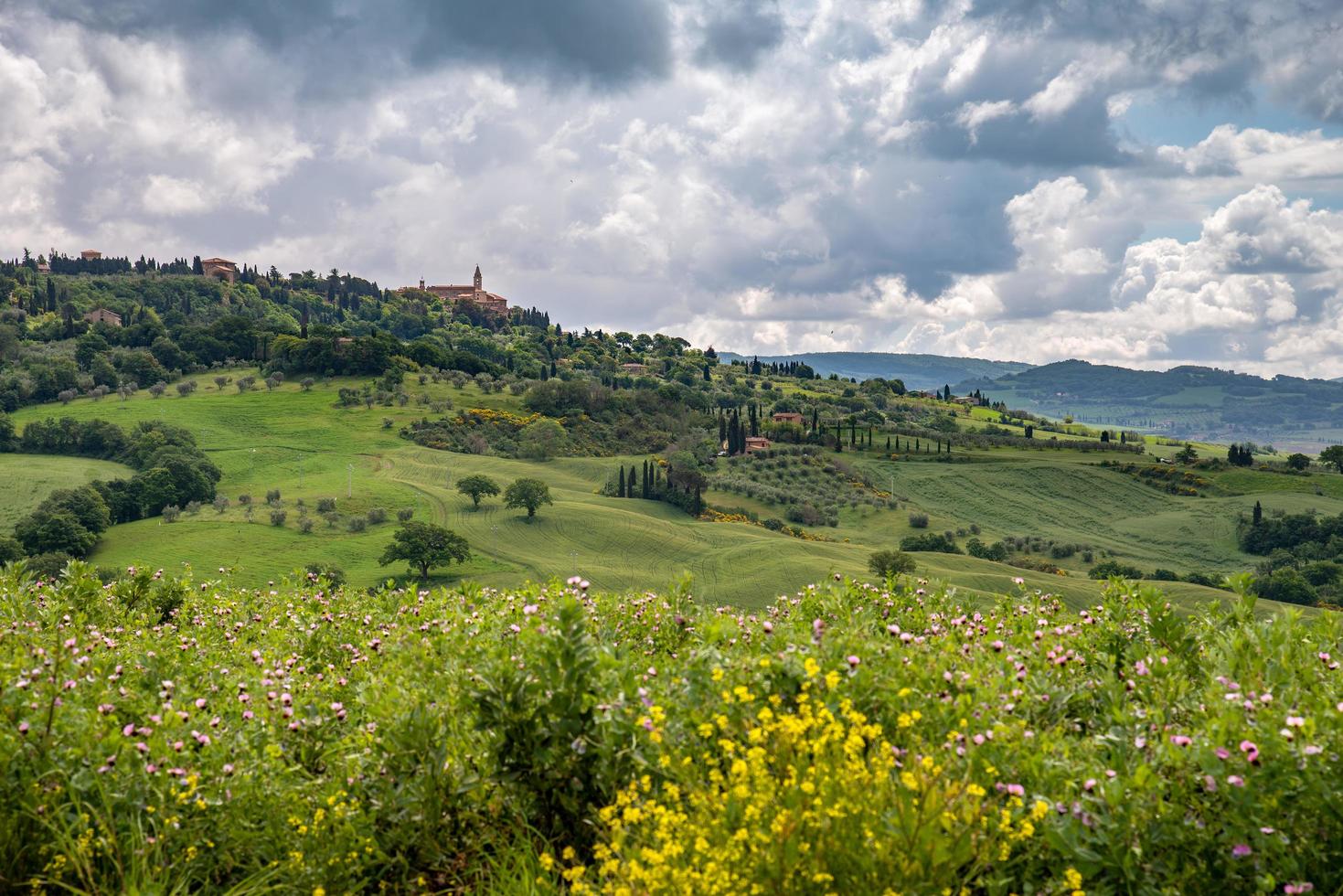 vista lejana de pienza foto