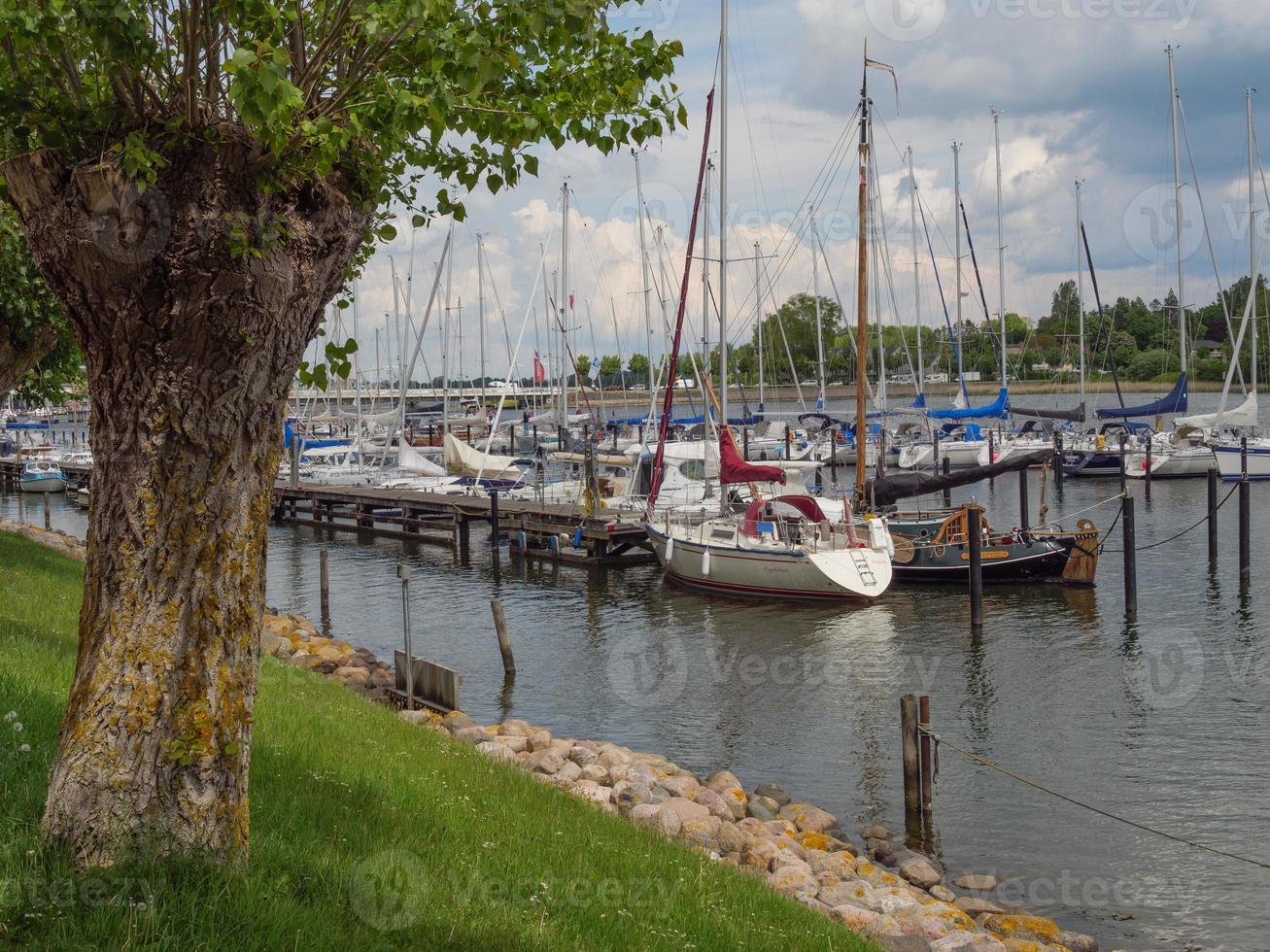 la ciudad de kappeln en el río schlei foto