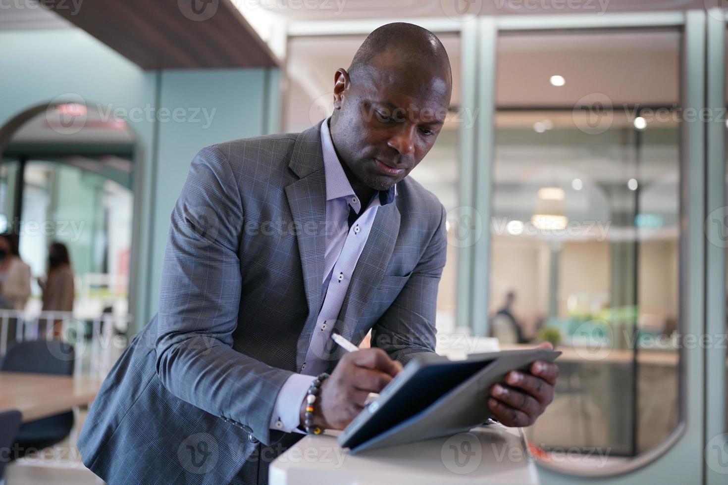 African American Entrepreneur and collaborating with coworkers over network internet 5G technology. photo