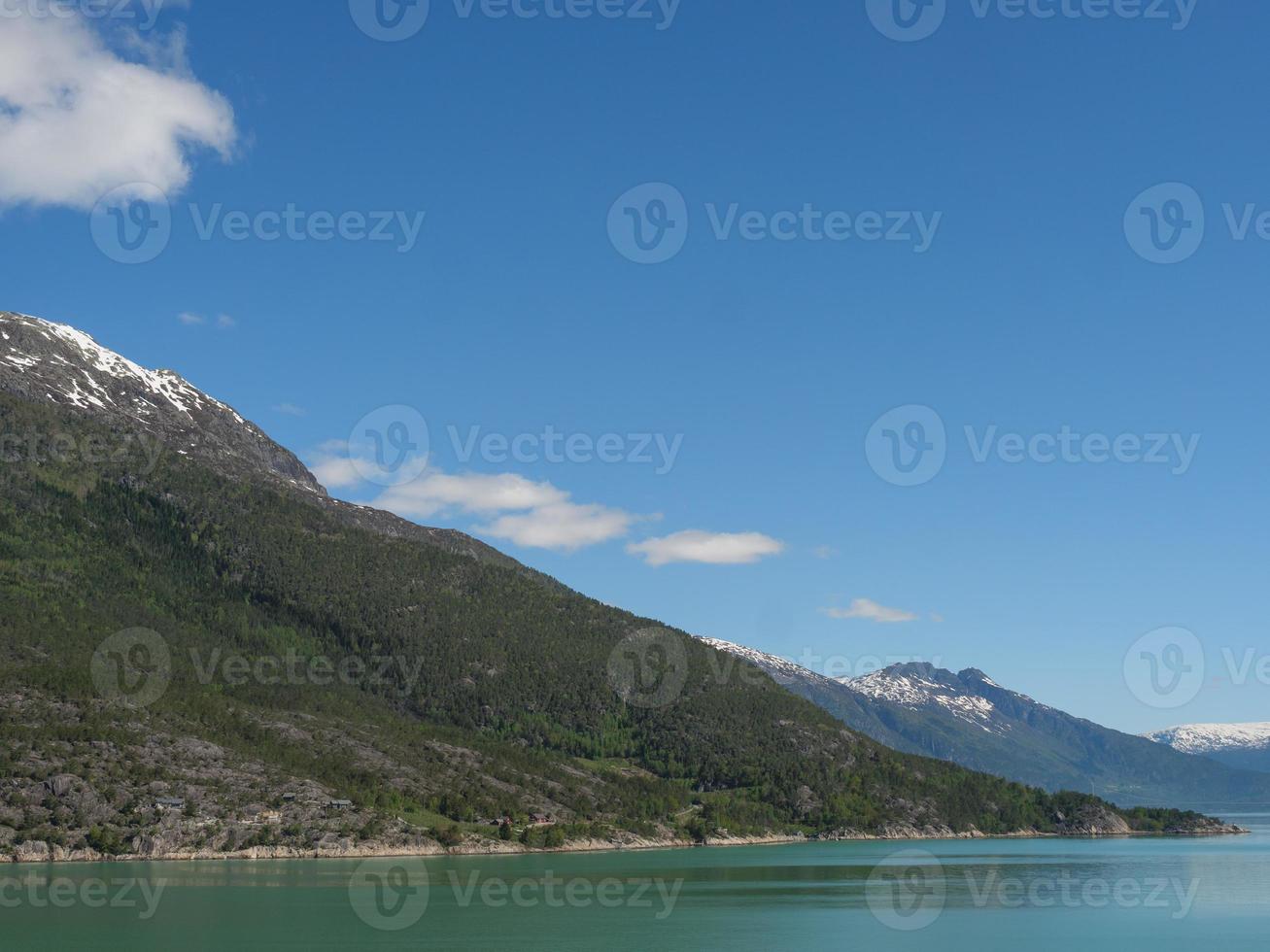 The small village Eidfjord in the norwegian Hardangerfjord photo