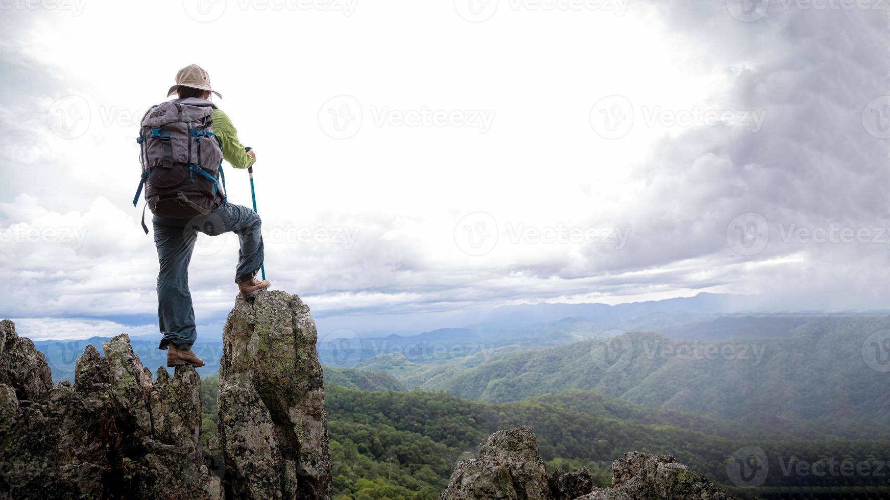 zapatos de excursionistas masculinos. foto