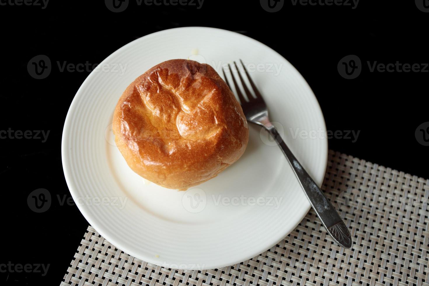 Baked bread topped with oil in a white plate photo