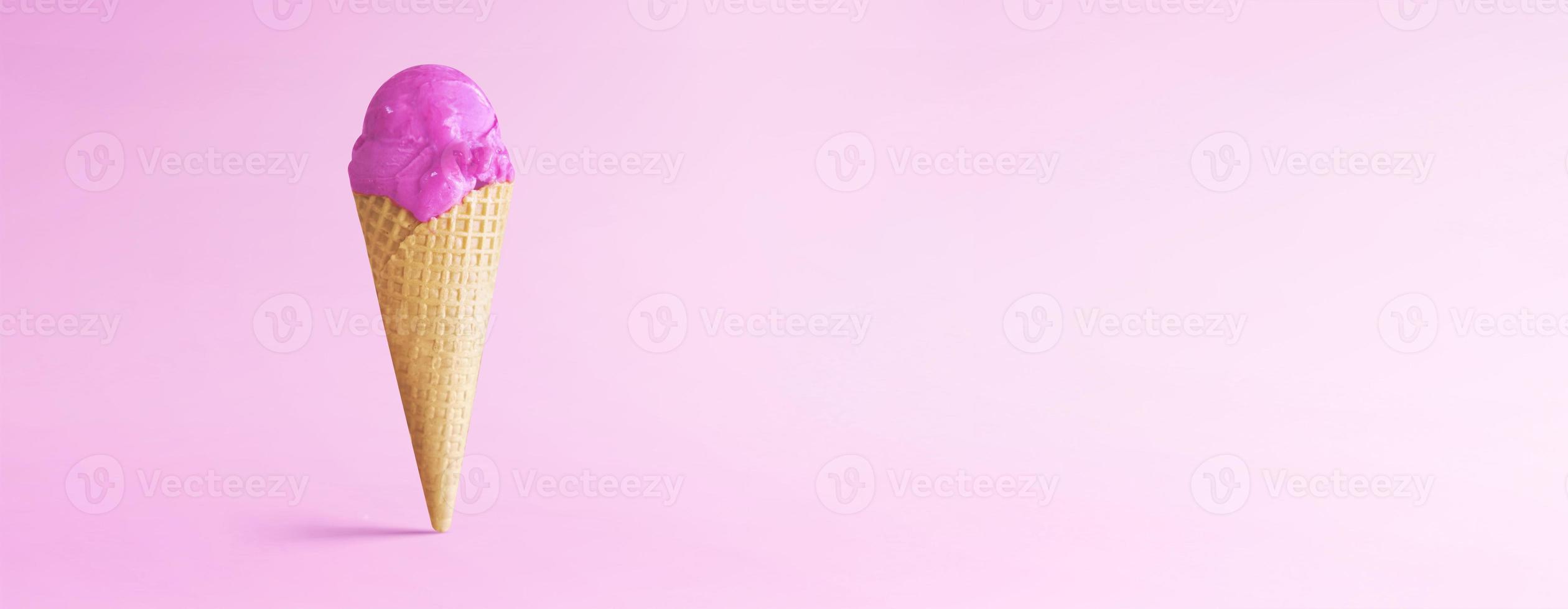 Delicious ice cream. Healthy summer food concept. photo