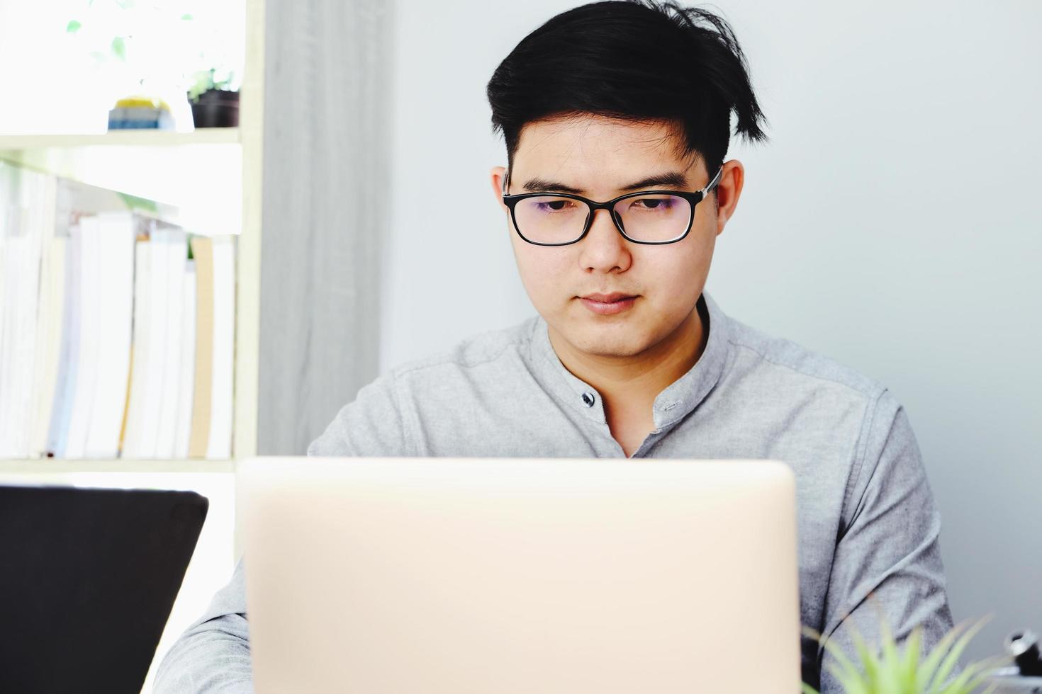 Work from home Company employees use their computers to work from home to prevent the corona virus from meeting outsiders. photo