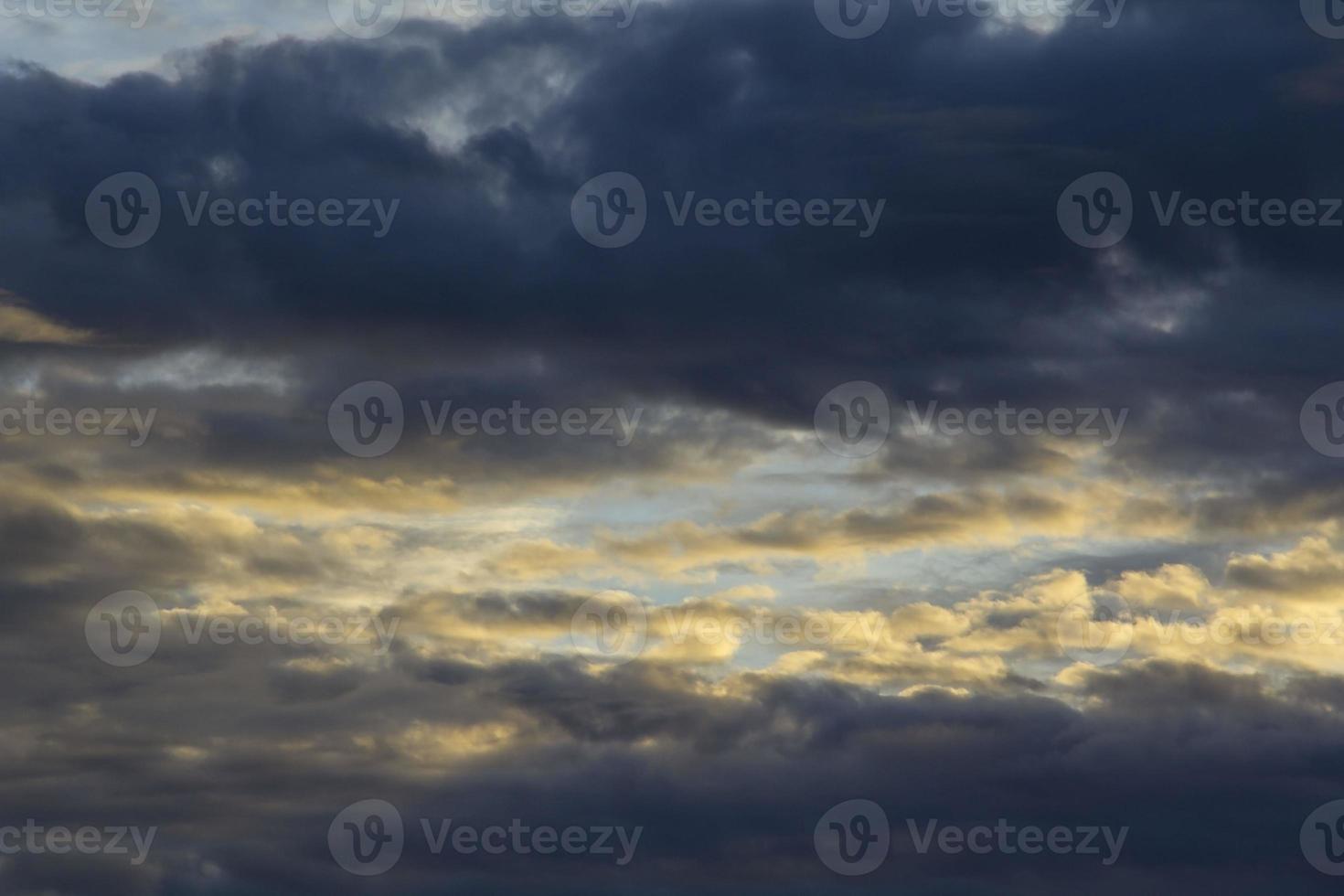 Clouds in the sky come in a variety of colors after heavy rain after the storm enters the end of the rainy season, early winter after the rain, the sky is usually bright, the weather is cool. photo