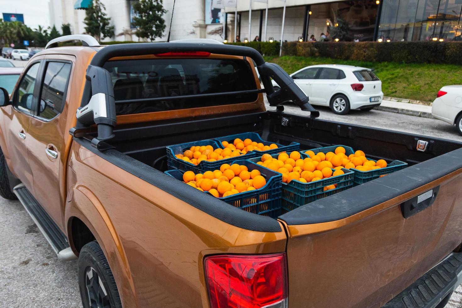 Side Turkey March 03 2022   brown  pickup Volkswagen Amarok,  big trunk  with oranges , open view. photo