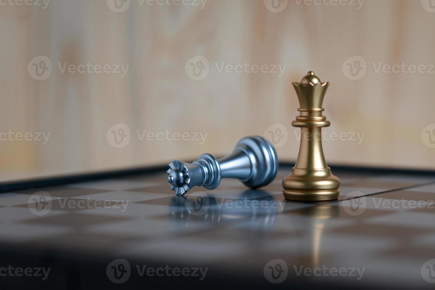Two queen chess set on board01 photo