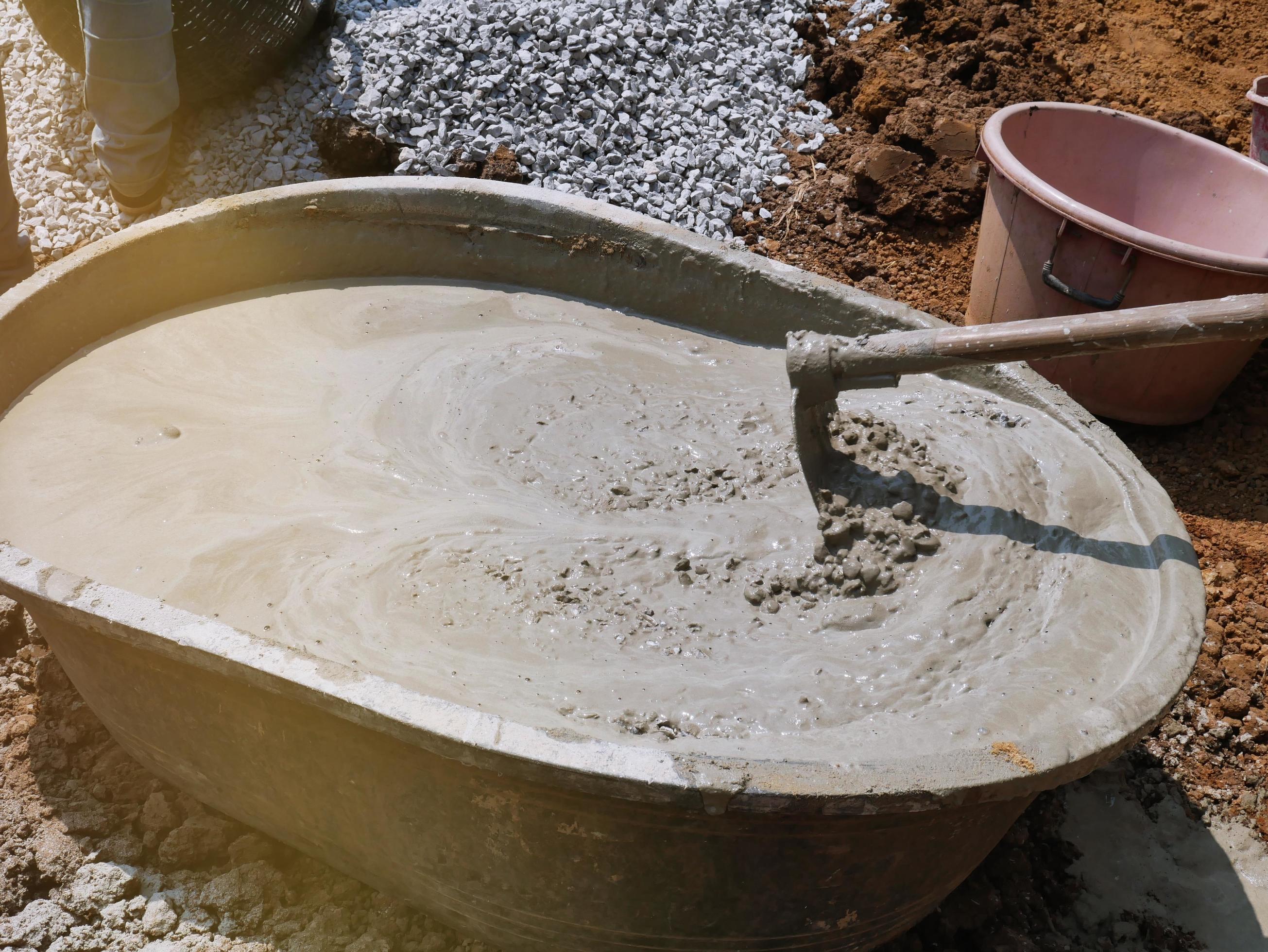Mix the mortar in the bucket. 8165552 Stock Photo at Vecteezy