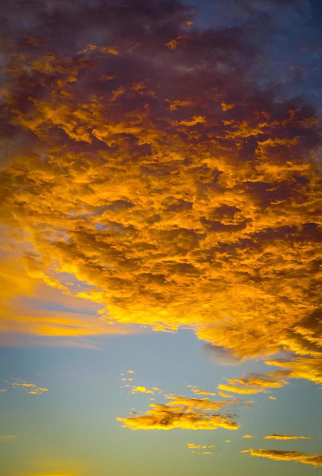 Dramatic red and orange sky and clouds abstract background. Red-orange clouds on sunset sky. Warm weather background. Art picture of sky. Sunset abstract background. Dusk and dawn concept free photo